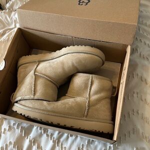Classic Mini Uggs Sand